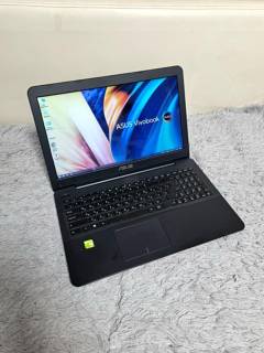 Asus 15.6", i3, 6g, 250ssd, GeForce  