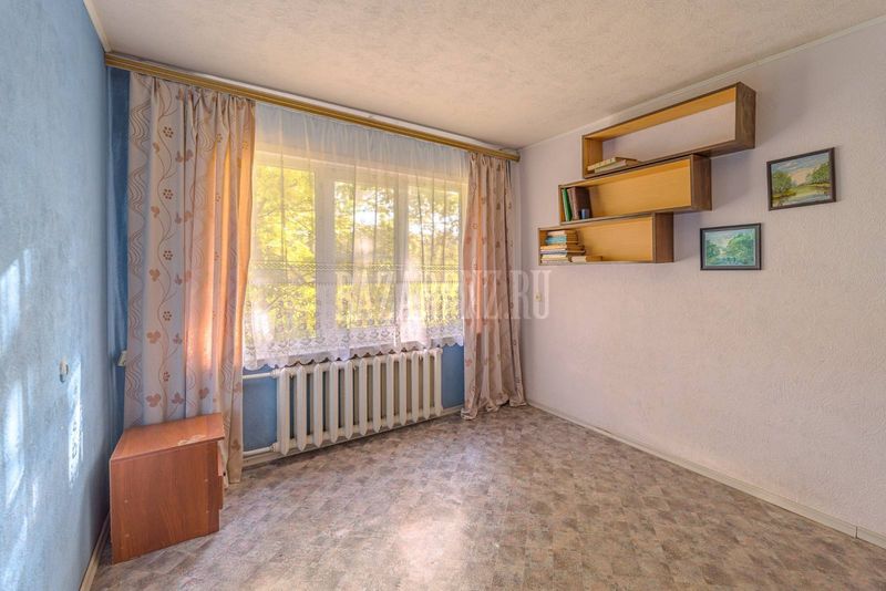 Продается 2 комнатная квартира по ул. Ладожская 71 (р-н Универсам 175)