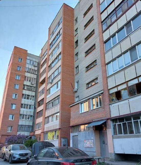Продаётся 4-х комн. квартира по Пр. Победы 115