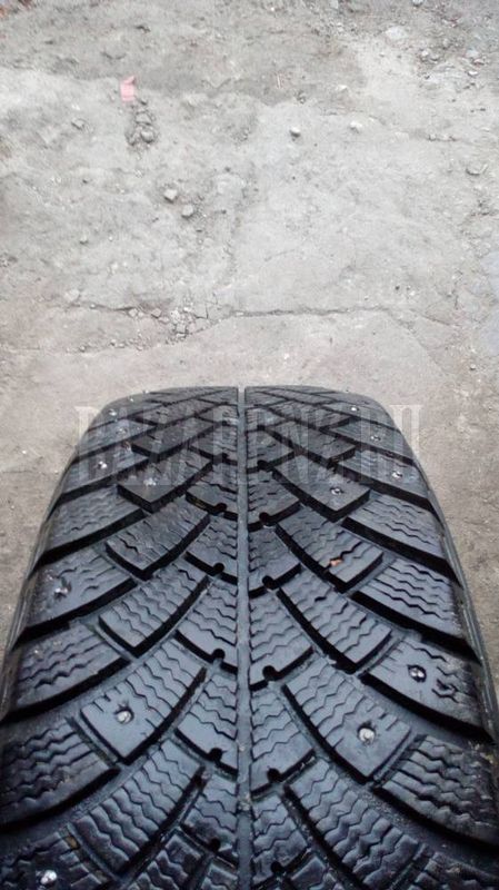 Продам комплект зимних шин гудрич 215 65 16
