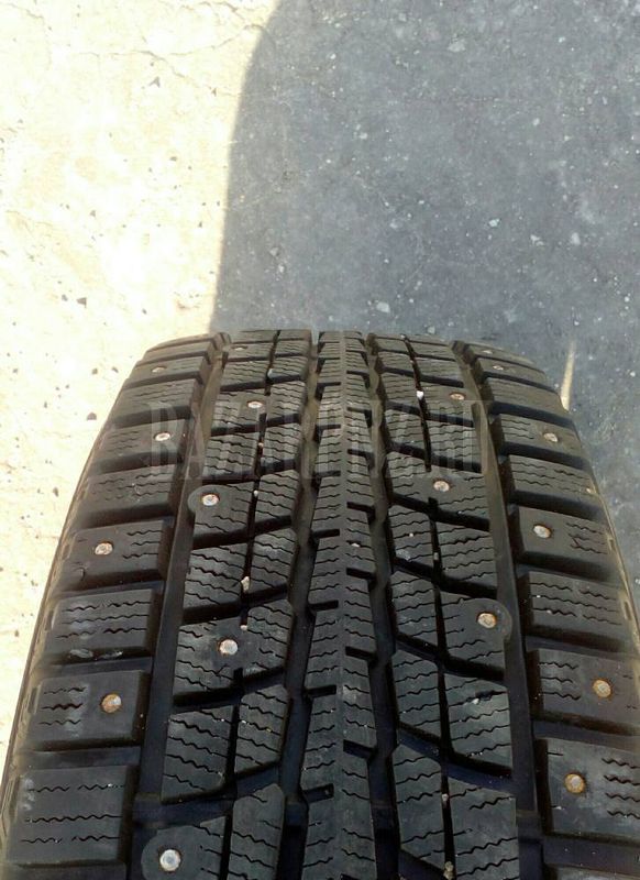 Продам 2 зимних шины данлоп 225 65 17