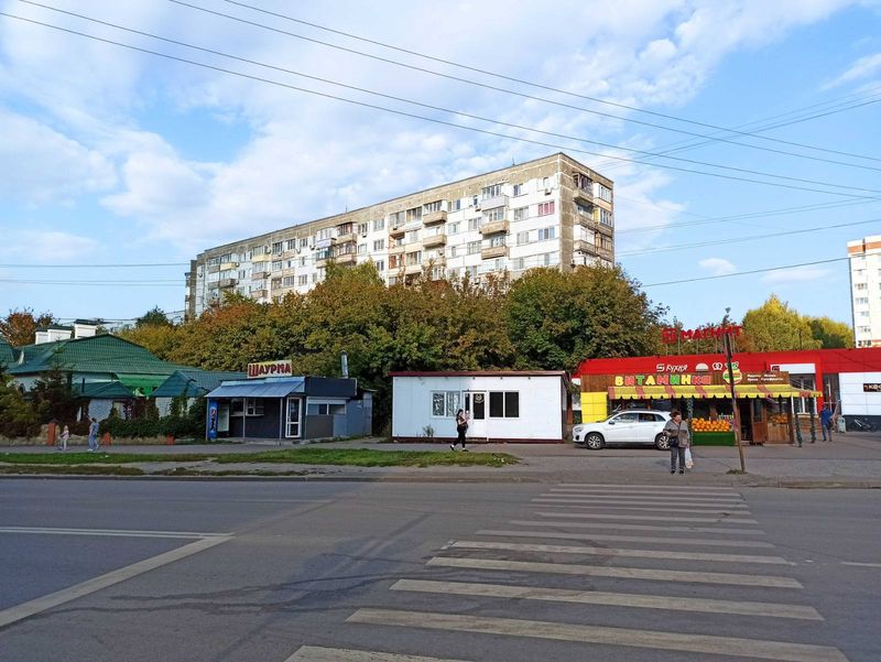Сдам торговую площадь по Пр. Строителей 142