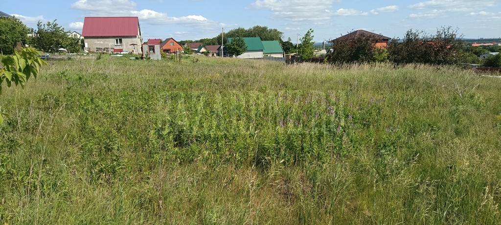 Продается земельный участок под ИЖС с. Ухтинка ул. Рябиновая 108 а